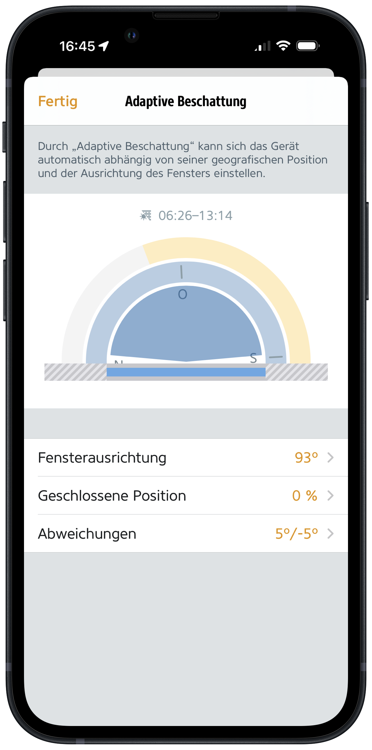 Smartphone mit Eve App-Ansicht mit Einstellung zur Adaptiven Beschattung