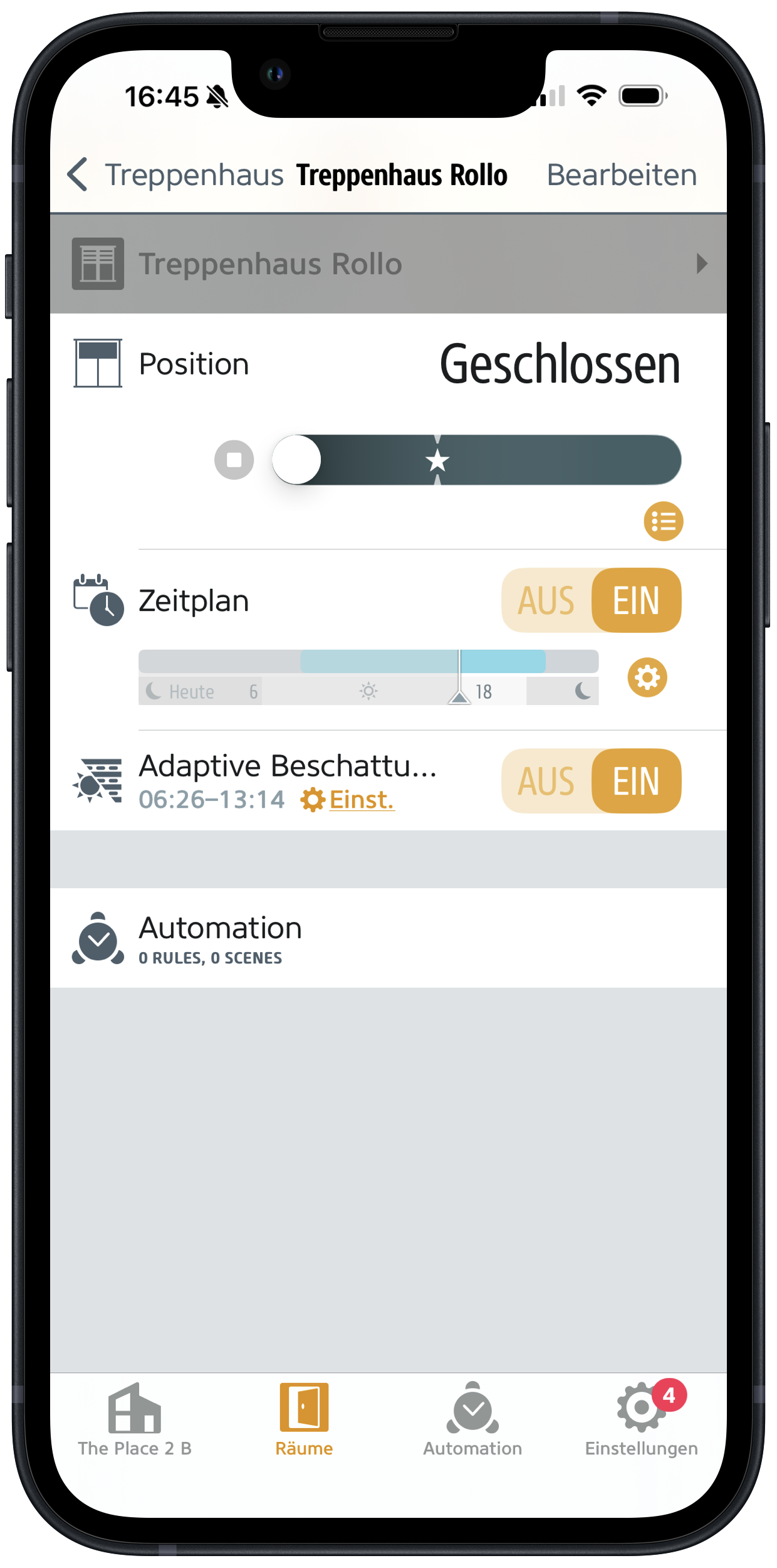 Smartphone mit Eve App-Ansicht „Wohnzimmer; Thermostat; Rollladen; Heizplan; Automation“